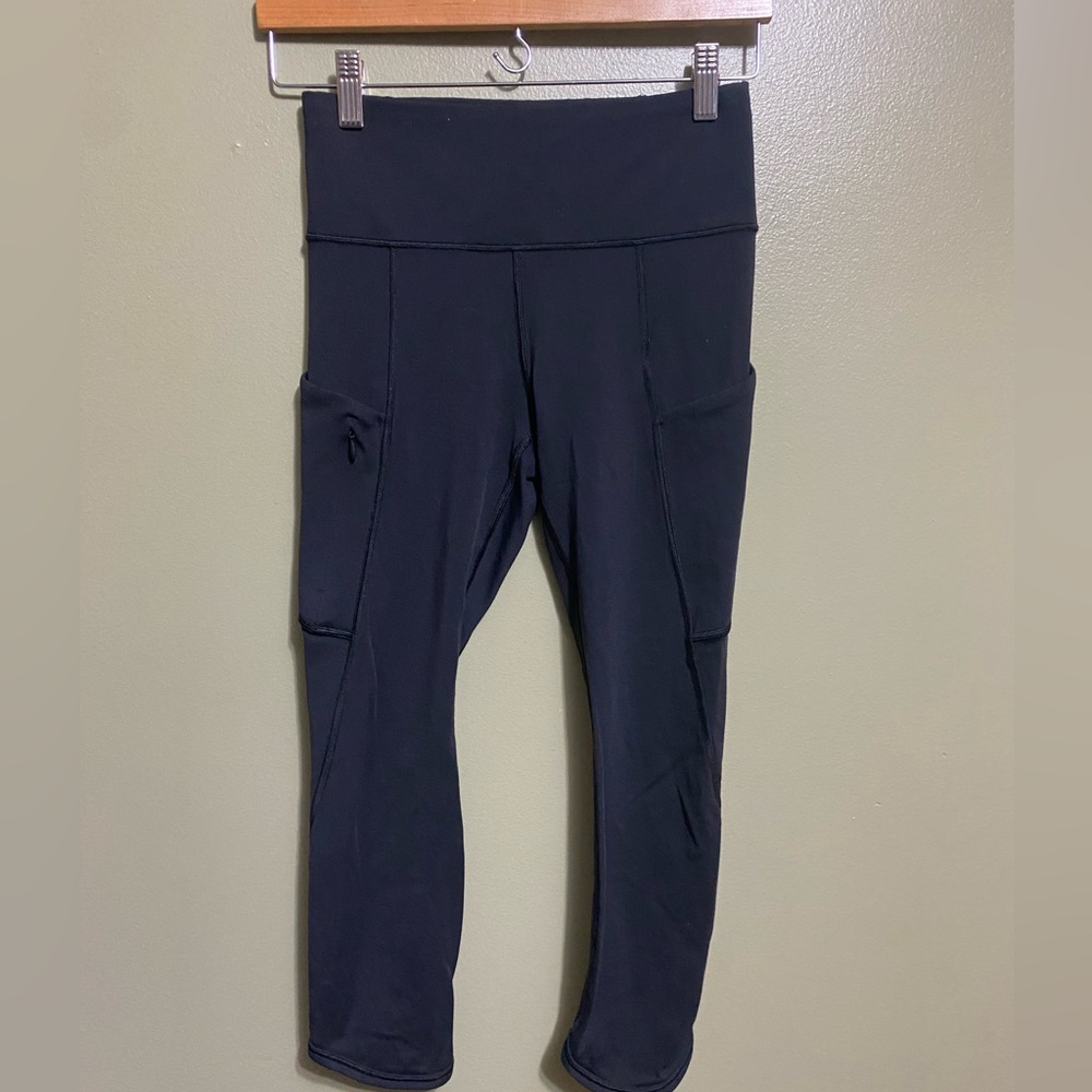 Black Athleta Cropped Leggings, Size XS